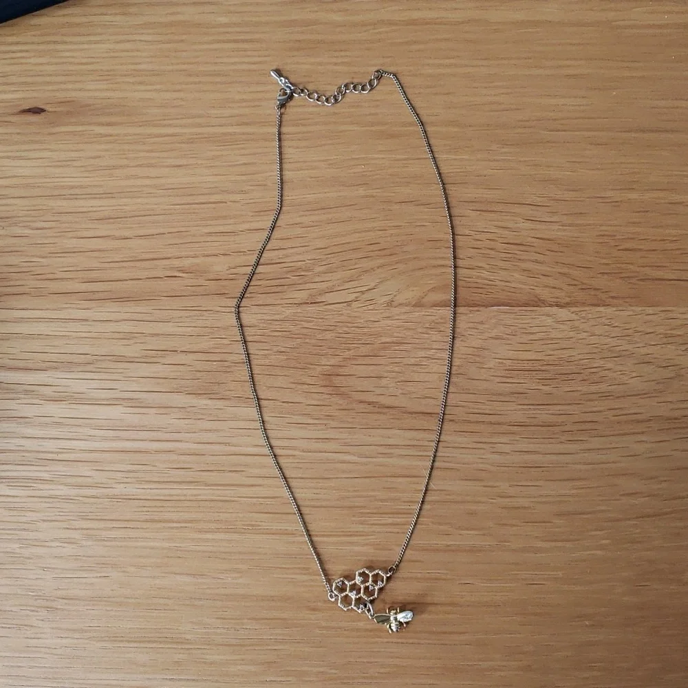 Bumble Bee Necklace - Picture 2 of 2